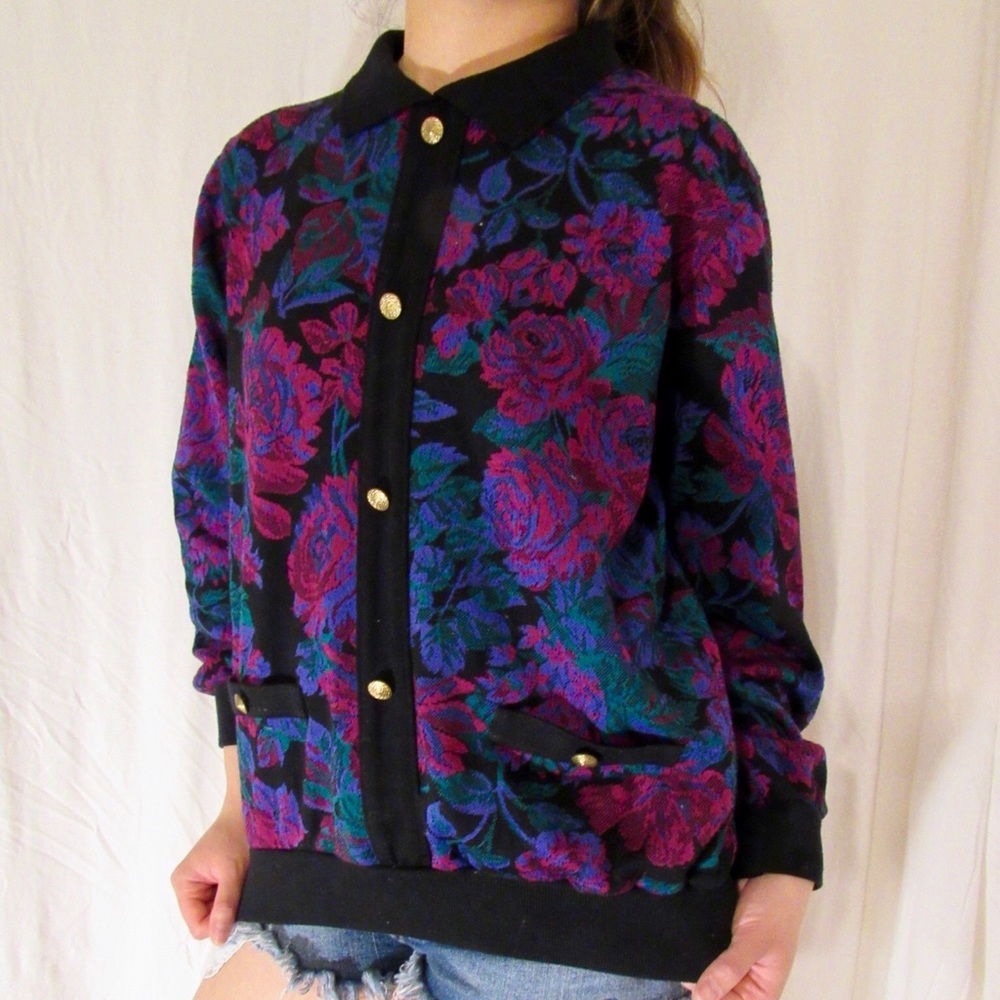 💜💙 Vintage Floral Light-Weight Collared Long Sleeve 💜💙